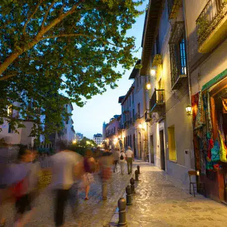 paseo-de-los-tristes-wieczorem-granada-wycieczki-kameralne
