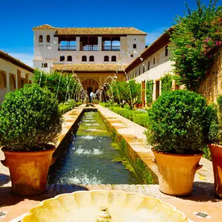 patio-de-la-acequia-ogrody-generalife-alhambra-granada